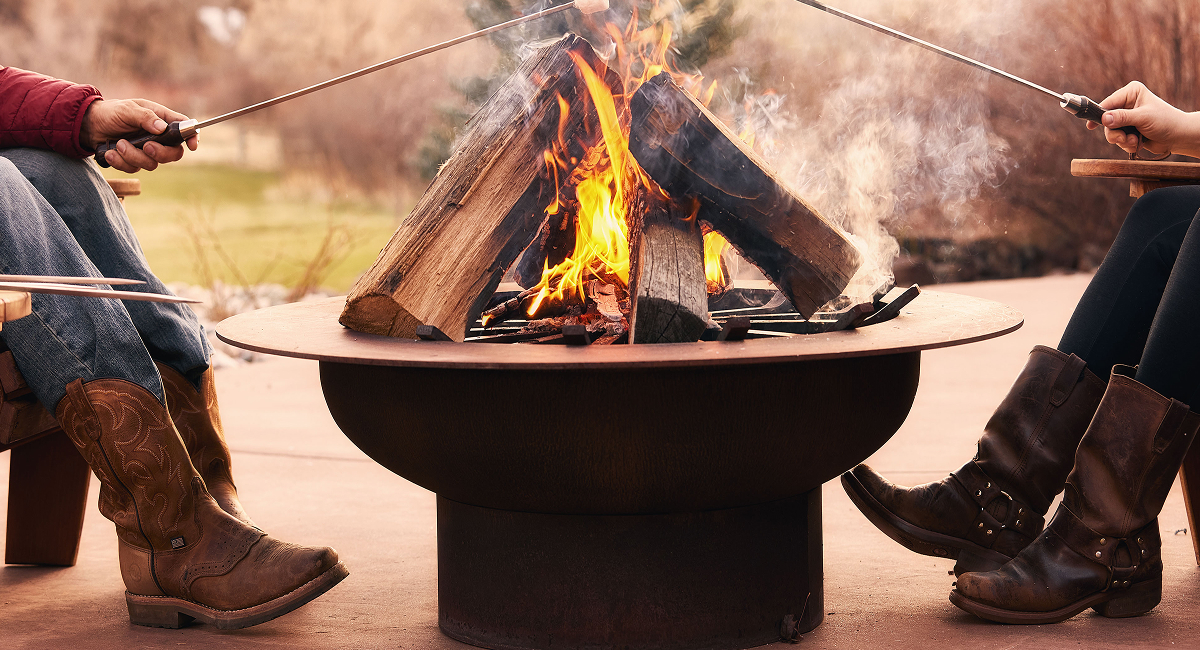 Western-Wonders-Reid-Creek-Lodge-Campfire