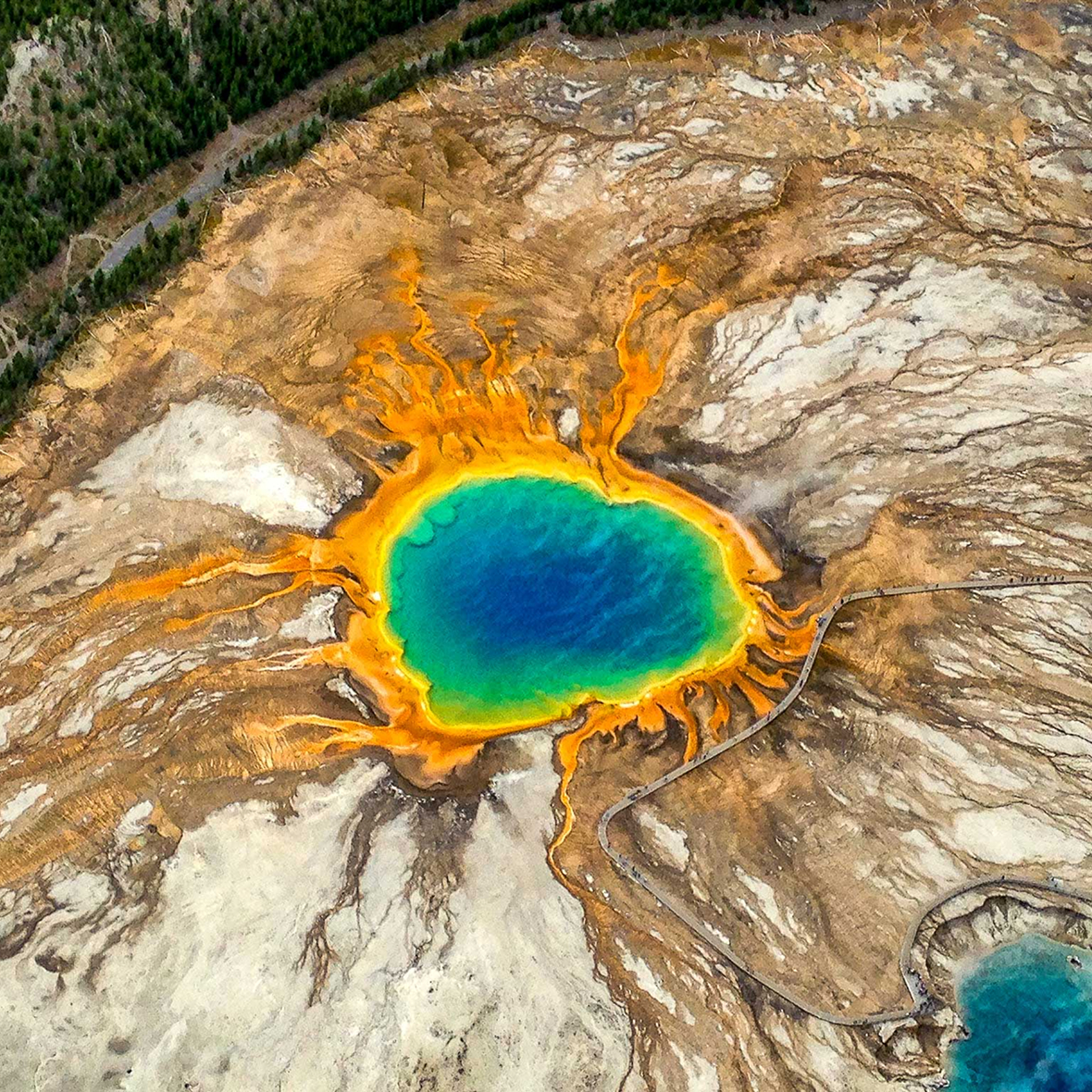 grand-prismatic-yellowstone-helicopter-view