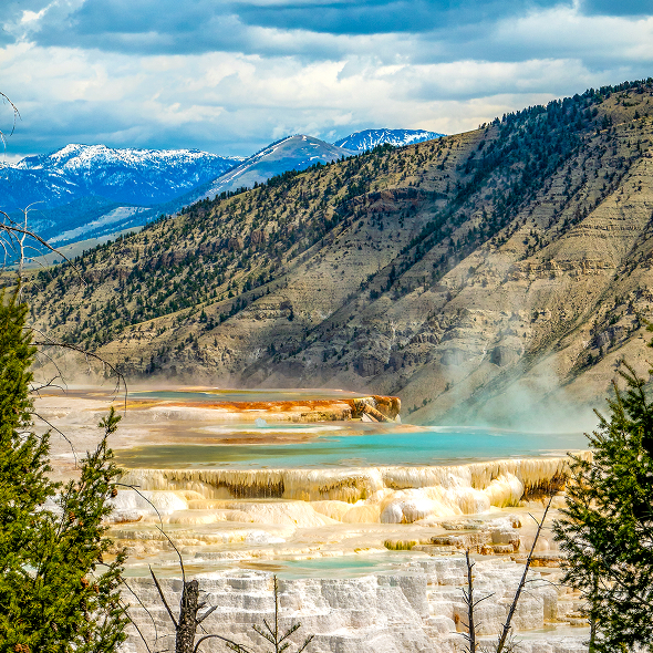 western-wilderness-yellowstone-hot-springs